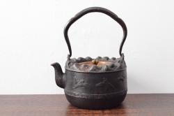 【骨董買取】龍文堂　鉄瓶(取手銀象嵌、カラス図、茶道具)を買取りました。