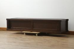 中古　横浜クラシック家具　ダニエル(Daniel)　アーリーアメリカン　A-214　温かみのある空間を演出するキュリオケース(ガラスケース、ショーケース、コレクションケース、ディスプレイケース、キャビネット、飾り棚、戸棚、収納棚、店舗什器)(定価約97万6千円)(R-080345)