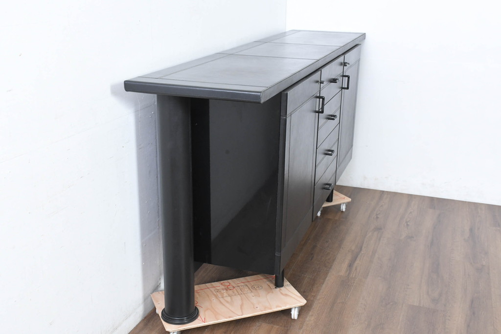 中古　美品　イタリア製　i4MARIANI(クアトロ・マリアーニ)　本革(レザー)　機能的でスタイリッシュなサイドボード(サイドキャビネット、収納棚、戸棚、リビングボード)(定価約200万円)(R-084408)