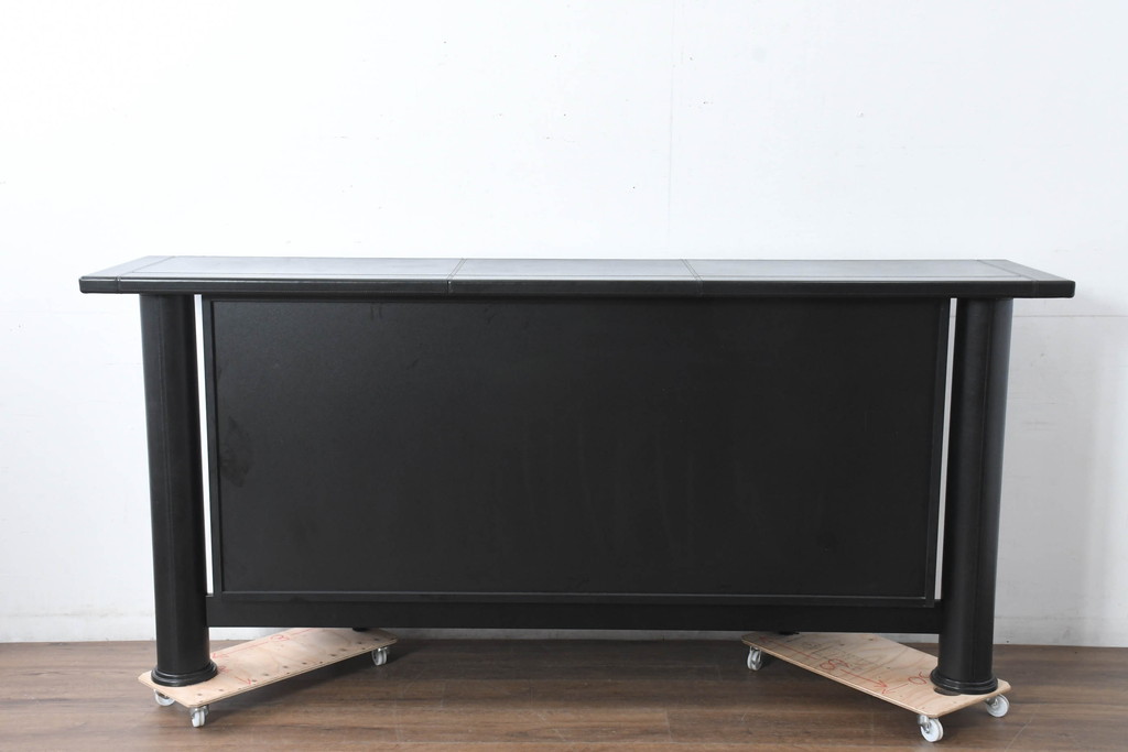中古　美品　イタリア製　i4MARIANI(クアトロ・マリアーニ)　本革(レザー)　機能的でスタイリッシュなサイドボード(サイドキャビネット、収納棚、戸棚、リビングボード)(定価約200万円)(R-084408)