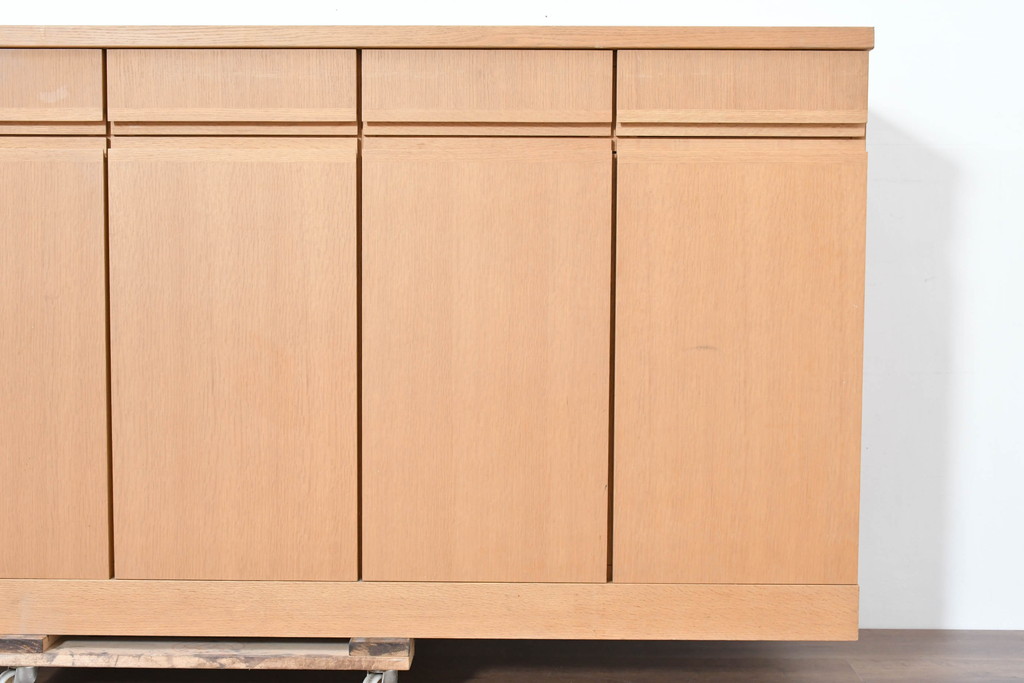 中古　国産職人手作りオーダー家具　天板ナラ(楢)材　無垢　シンプルモダンなサイドボード(リビングボード、収納棚、戸棚)(製作費65万円)(R-083714)