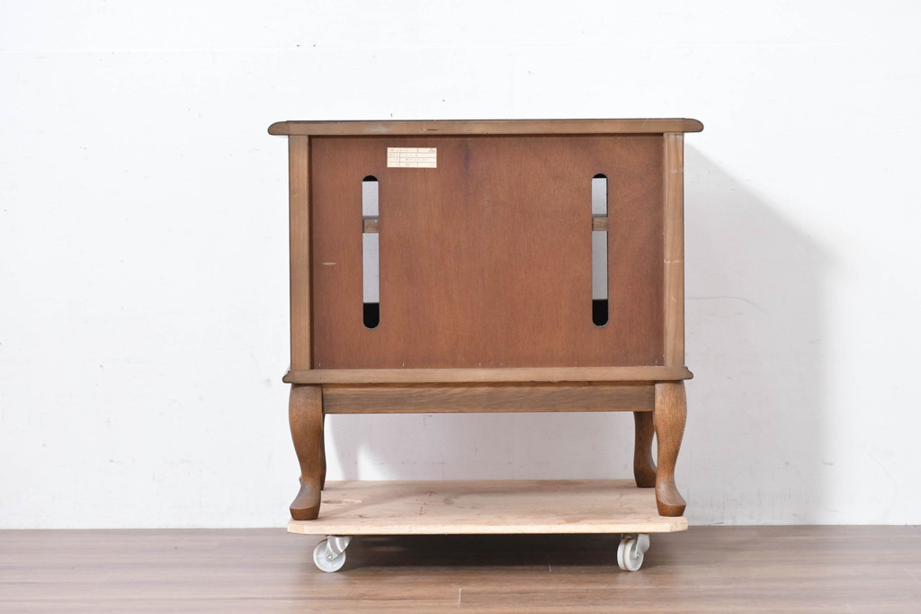 中古　美品　勇峰工芸　フローラシリーズ　ナラ(楢)材　あたたかみを感じるクラシカルで上品なテレビボード(TVボード、テレビ台、TV台、ローボード、収納棚、戸棚)(R-083716)