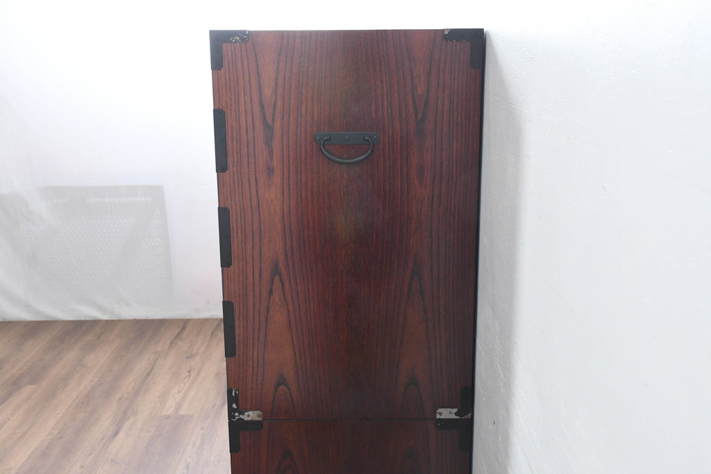 中古　美品　民芸家具　高級品!!　欅(ケヤキ)材　内部桐(キリ)材　蝶の図手打ち金具　伝統技術が息づく漆塗りの米沢箪笥(重ね箪笥、和タンス、収納箪笥、バラ売り可能)(R-084275)