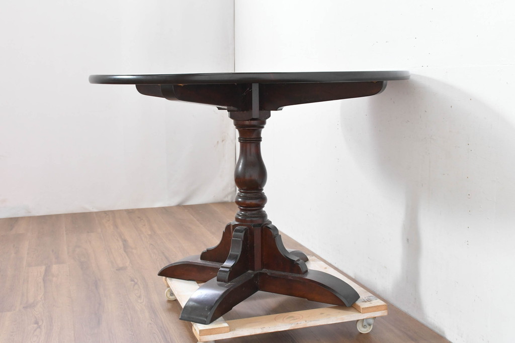 中古　美品　松本民芸家具　気品漂うクラシックなラウンドテーブル(D型ペディスタル卓、ダイニングテーブル、4人掛け、2人掛け、食卓、丸テーブル、カフェテーブル)(R-084124)