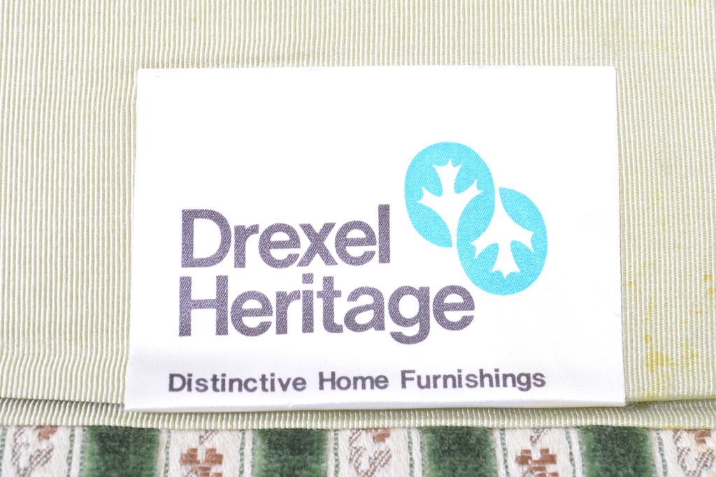 中古　美品　DREXEL HERITAGE(ドレクセルヘリテイジ)　クラシカルなお部屋づくりにおすすめ!　ストライプ模様が素敵な3シートクッションソファ(3人掛け、3P、三人掛け)(R-062695)