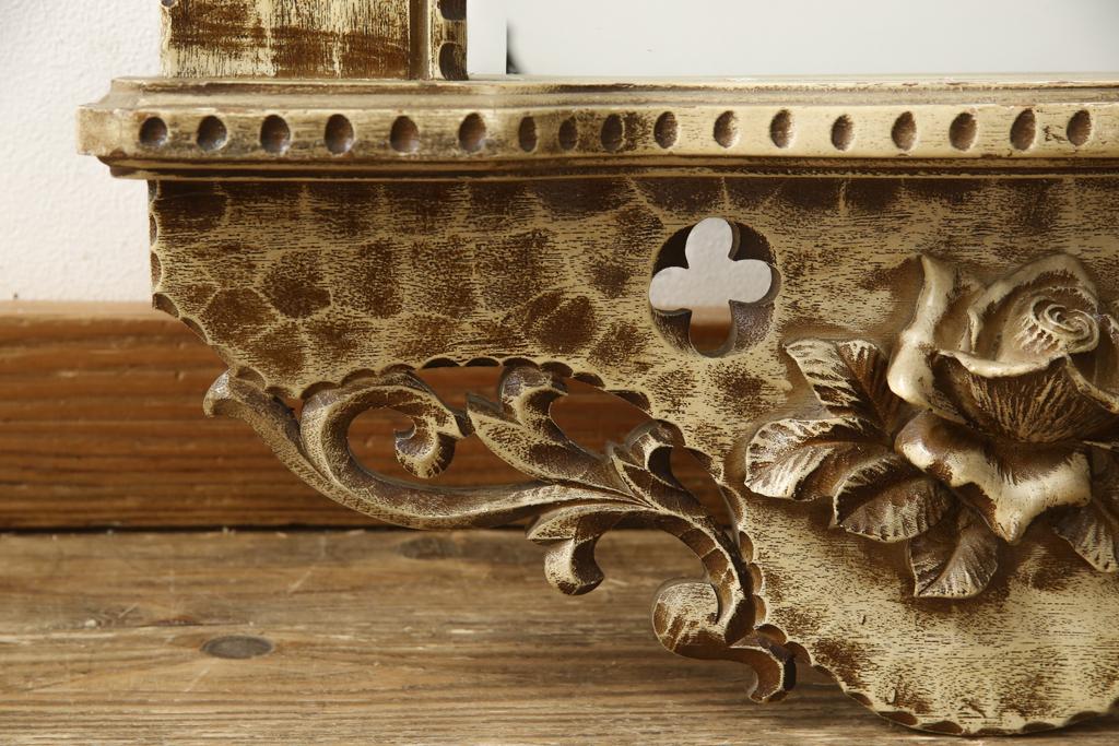 中古　海外輸入家具　立体的な花々が華やかさを演出する彫刻入りのウォールミラー(壁掛け鏡)(R-053316)