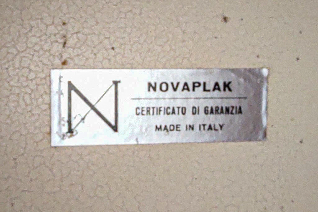 中古　美品　イタリア高級家具　ノバパルク(NOVAPLAK)　ロココ調のエレガントな彫刻が美しいダイニングテーブル(食卓、4人掛け、四人掛け)(R-055493)