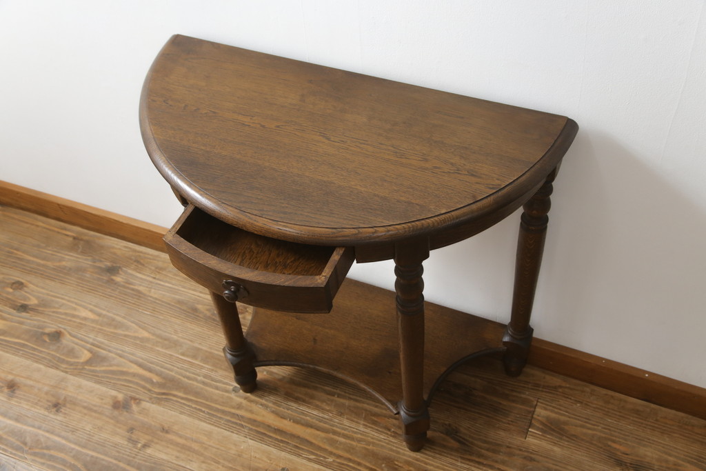 中古　美品　オランダ民芸家具　ネザーランズ・フォークロア　オーク材　クラシカルな佇まいが魅力的なコンソールテーブル(サイドテーブル、花台、飾り台)(R-074476)