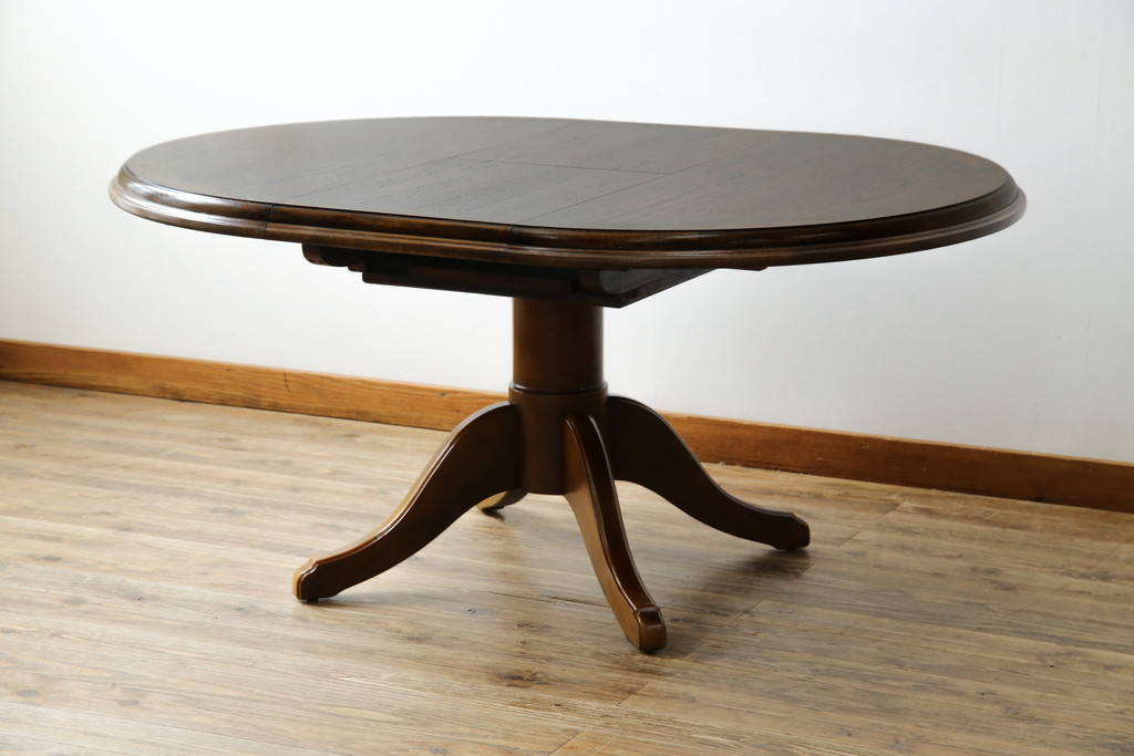 中古　美品　三越家具(現カントリーハウス)　Brugge(ブルージュ)　クラシカルな佇まいが魅力の伸長式ラウンドテーブル(ダイニングテーブル、エクステンションテーブル、丸テーブル、4人掛け、2人掛け、4人用、2人用、食卓)(定価約28万円)(R-082742)