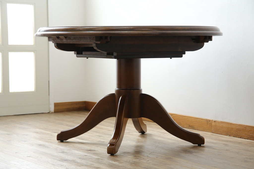 中古　美品　三越家具(現カントリーハウス)　Brugge(ブルージュ)　クラシカルな佇まいが魅力の伸長式ラウンドテーブル(ダイニングテーブル、エクステンションテーブル、丸テーブル、4人掛け、2人掛け、4人用、2人用、食卓)(定価約28万円)(R-082742)