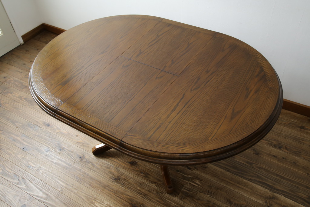 中古　美品　三越家具(現カントリーハウス)　Brugge(ブルージュ)　クラシカルな佇まいが魅力の伸長式ラウンドテーブル(ダイニングテーブル、エクステンションテーブル、丸テーブル、4人掛け、2人掛け、4人用、2人用、食卓)(定価約28万円)(R-082742)