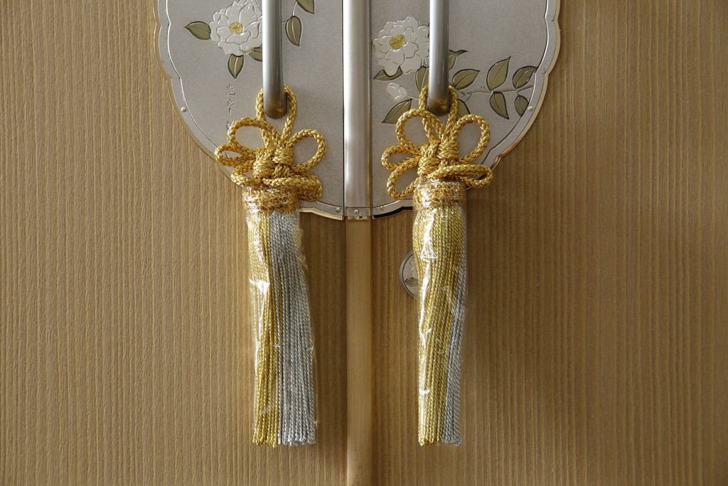 中古　美品　光彦刻　淡い色合いの品のある金具が魅力的な加茂総桐箪笥(総桐たんす、四方丸、大丸、衣装箪笥、収納箪笥、和タンス、引き出し、上下バラ売り可能)(定価約200万円)(R-082830)