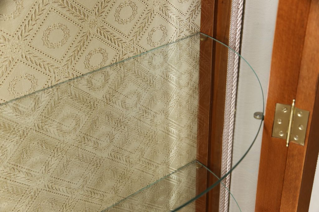 中古　美品　スペイン　真鍮飾り付き　エレガントなデザインが美しい猫脚キャビネット(定価約60万円)(キュリオケース、飾り棚、ガラスケース)(R-057661)