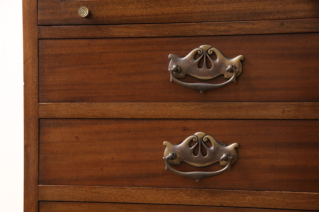 イギリスアンティーク　上手物　マホガニー材　イギリスからやってきた!小振りで上質なフラップ扉キャビネット(サイドボード、収納棚、戸棚、引き出し)(定価約38万円)(R-053368)
