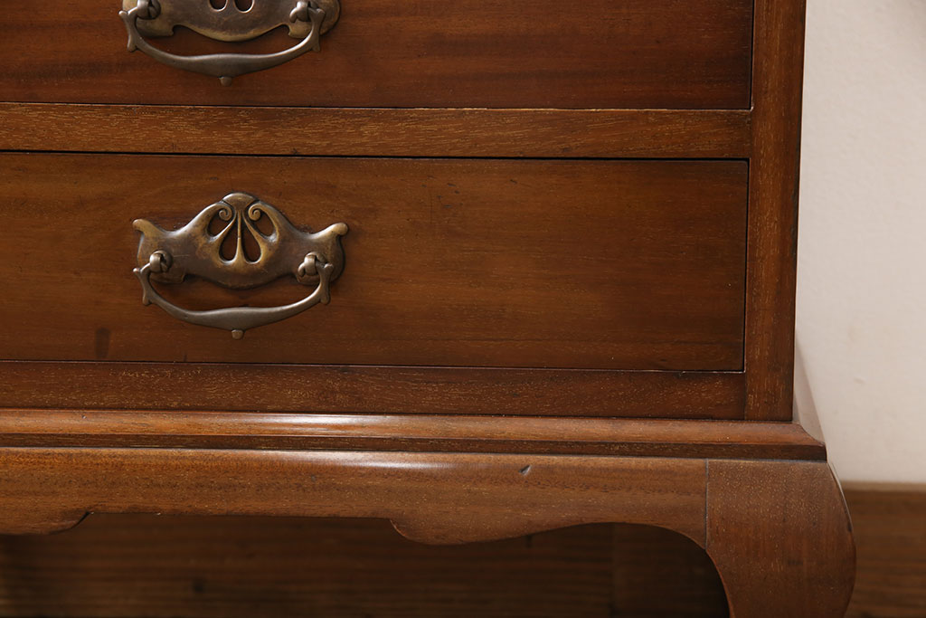 イギリスアンティーク　上手物　マホガニー材　イギリスからやってきた!小振りで上質なフラップ扉キャビネット(サイドボード、収納棚、戸棚、引き出し)(定価約38万円)(R-053368)