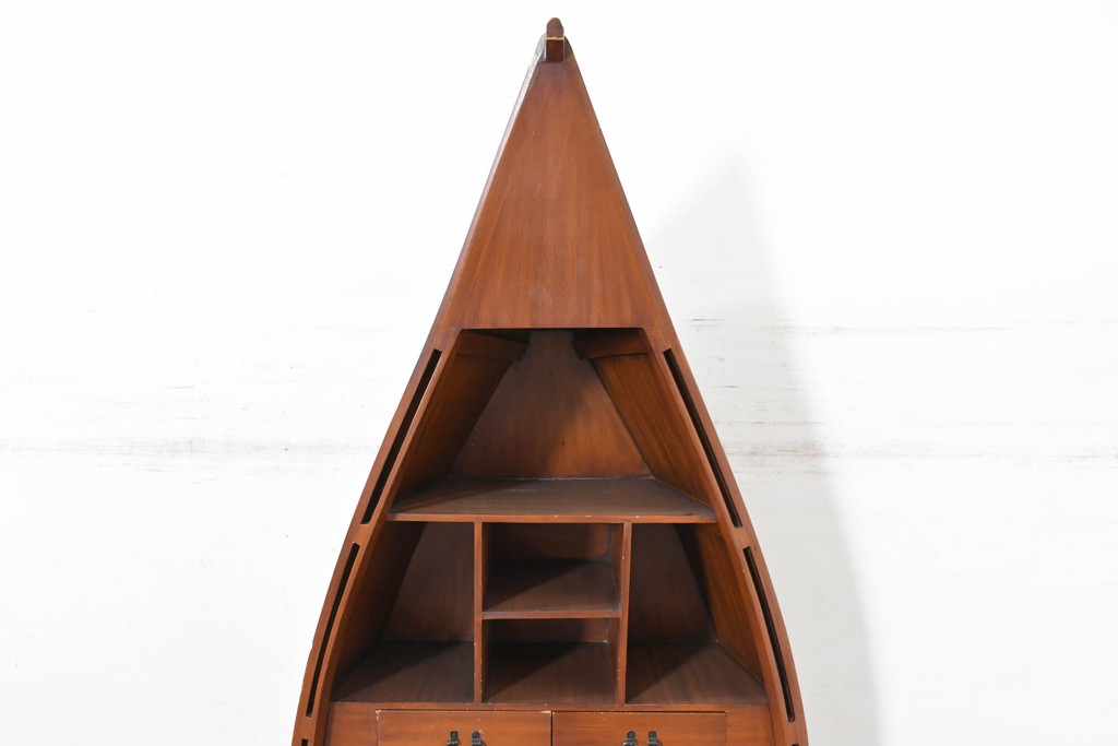 中古　美品　希少デザイン‼　大人の遊び心をくすぐるワインラック付きのボート型キャビネット(収納棚、戸棚、飾り棚、陳列棚、食器棚)(R-084228)
