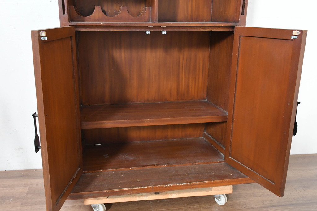 中古　美品　希少デザイン‼　大人の遊び心をくすぐるワインラック付きのボート型キャビネット(収納棚、戸棚、飾り棚、陳列棚、食器棚)(R-084228)