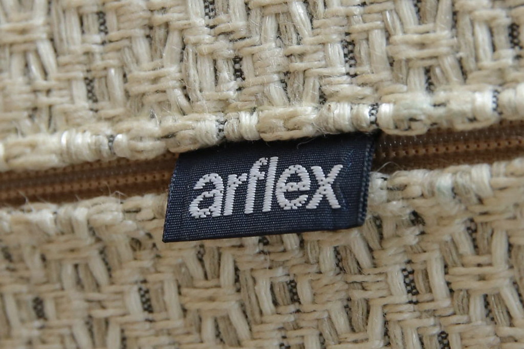 中古　極美品　arflex(アルフレックス)　PANETUN(パネトゥーン)　回転式　シンプルなデザインが魅力のラウンジチェア(パーソナルチェア、一人掛けソファ、1人掛けソファ、アームチェア、回転椅子、回転イス)(定価約30万円)(R-066617)