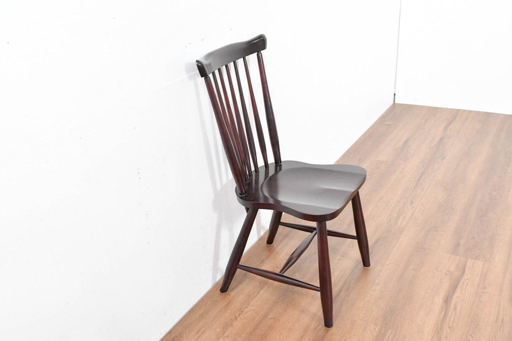 中古　美品‼　民芸家具　落ち着いた色味が上品な雰囲気を醸し出すウィンザーチェア(板座チェア、ダイニングチェア、アームレスチェア、椅子、イス)(R-084231)