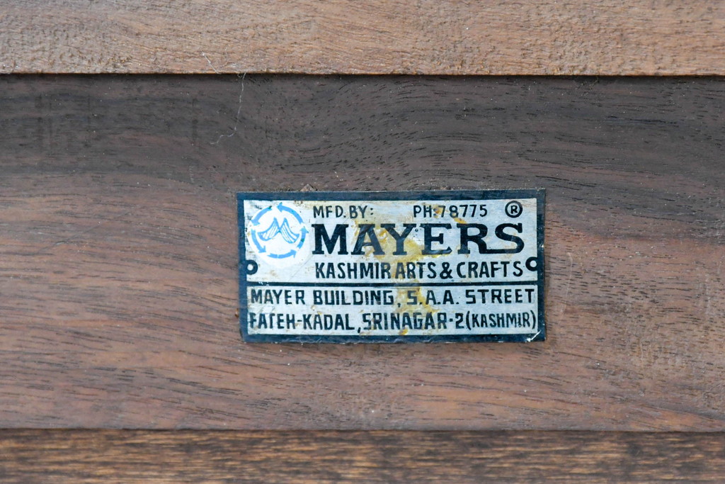 アジアンビンテージ　美品　マイヤーズ社(MAYERS)　オリエンタルデザイン　収納美も兼ね備えた職人技!大胆にあしらわれた花文様の手彫り彫刻が目を引くライティングビューロー(簿記机、ワークデスク、在宅用、在宅ワーク用、サイドチェスト、引き出し、ヴィンテージ)(R-084234)
