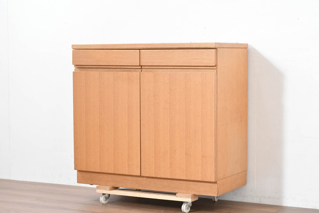 中古　CONDE HOUSE(カンディハウス)　オーク材の温もりとシンプルモダンなデザインが魅力のサイドキャビネット(サイドボード、戸棚、収納棚)(R-084258)