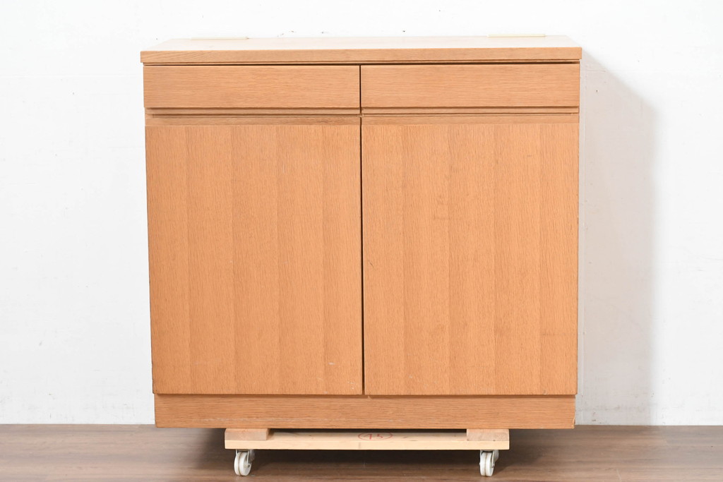 中古　CONDE HOUSE(カンディハウス)　オーク材の温もりとシンプルモダンなデザインが魅力のサイドキャビネット(サイドボード、戸棚、収納棚)(R-084258)