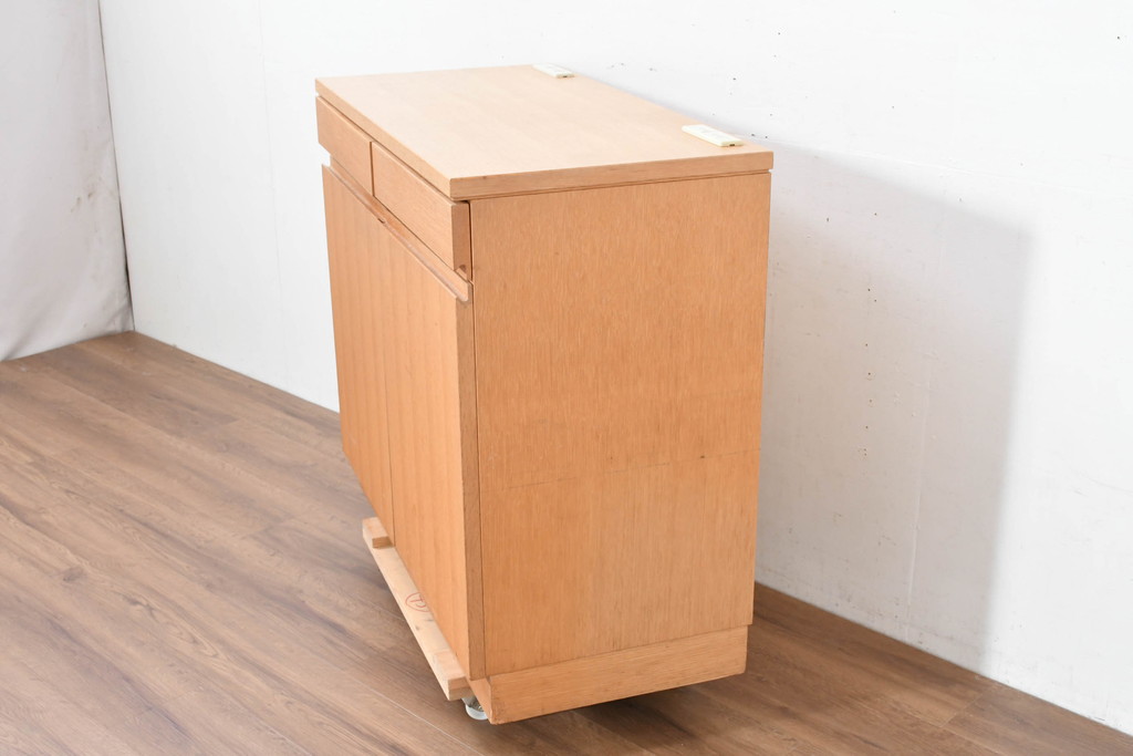 中古　CONDE HOUSE(カンディハウス)　オーク材の温もりとシンプルモダンなデザインが魅力のサイドキャビネット(サイドボード、戸棚、収納棚)(R-084258)