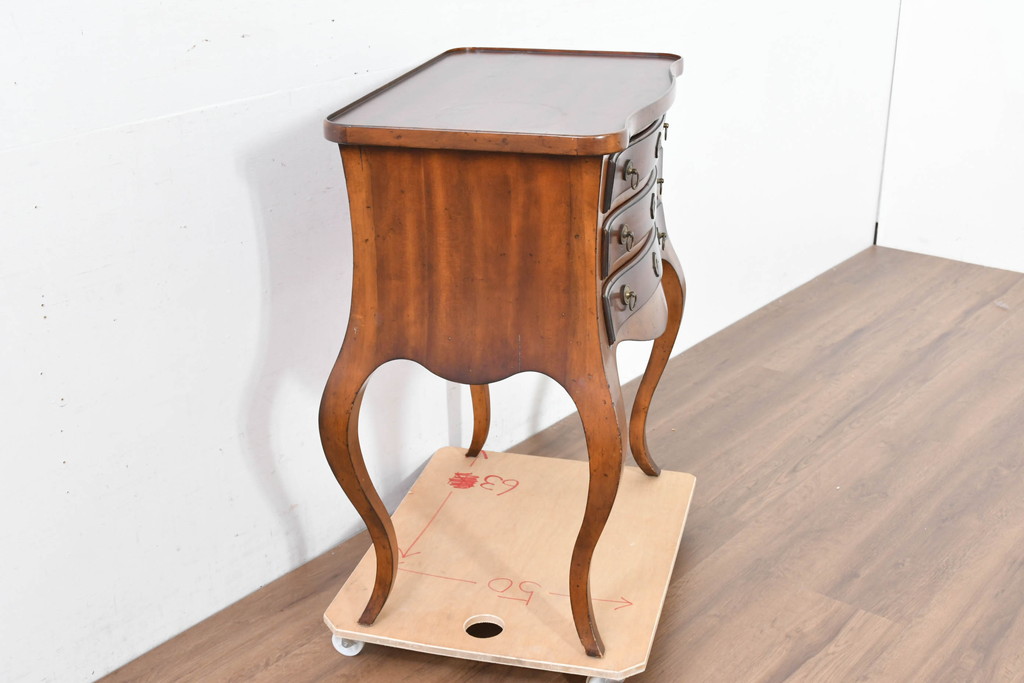 中古　美品　DREXEL HERITAGE(ドレクセルヘリテイジ)　希少モデル　アンティーク調　優美なシルエットが美しいサイドテーブル(ナイトテーブル、引き出し)(R-084259)