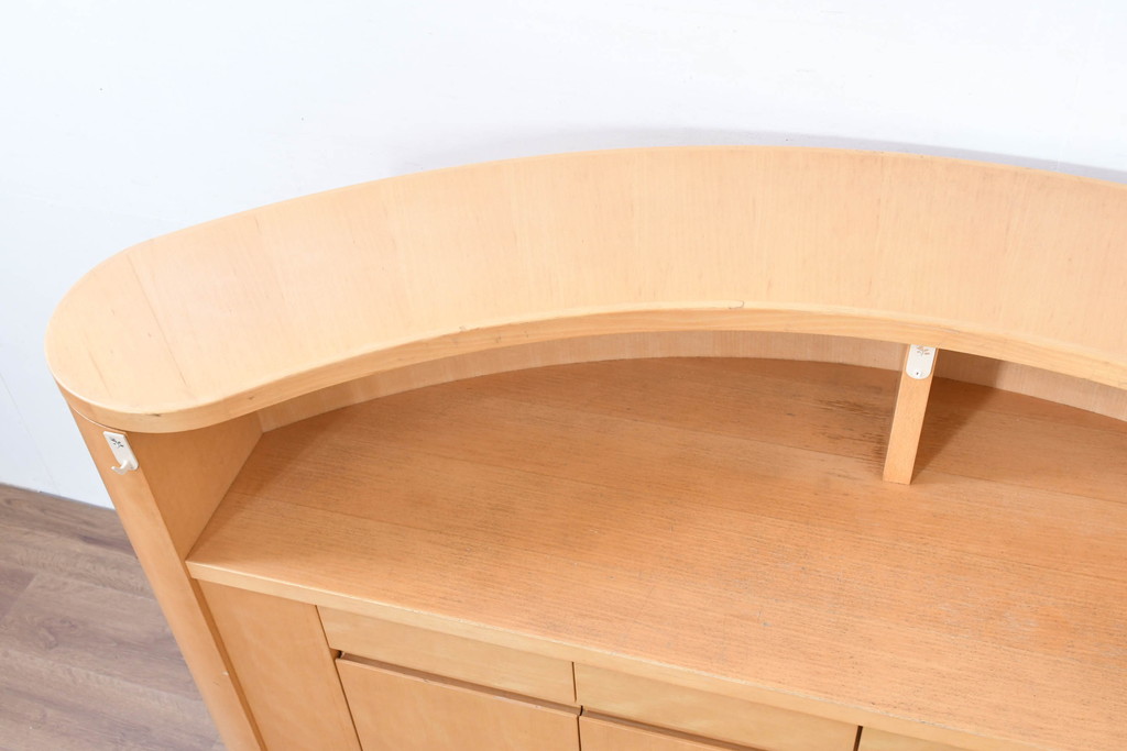 中古　希少な特注品　CONDE HOUSE(カンディハウス)　ビーチ材　図書室の両面使いラウンドカウンターテーブル(デスク、受け付け、受付カウンター、サイドボード)(製作費約90万円)(R-084266)