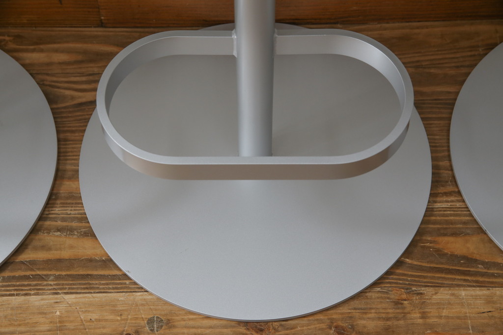 中古　短期展示品　美品　Cassinaixc.(カッシーナイクスシー)　Boomerang(ブーメラン)　シンプルで上品な佇まいが魅力のカウンターチェア4脚セット(回転椅子、ハイチェア、アームレスチェア、店舗什器)(R-069787)