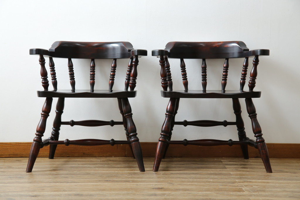 中古　美品　国産職人手作り　カバ材　品でクラシカルな佇まいがお洒落なキャプテンチェア2脚セット(アームチェア、ダイニングチェア、板座チェア、椅子、イス、バラ売り可能)(R-082741)