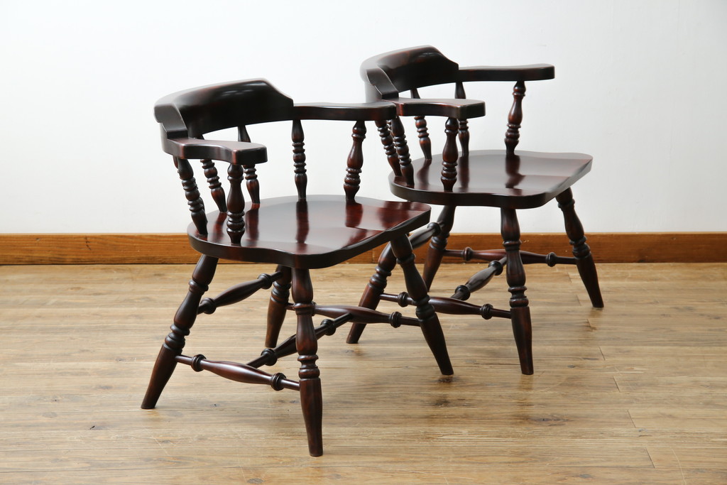 中古　美品　国産職人手作り　カバ材　品でクラシカルな佇まいがお洒落なキャプテンチェア2脚セット(アームチェア、ダイニングチェア、板座チェア、椅子、イス、バラ売り可能)(R-082741)