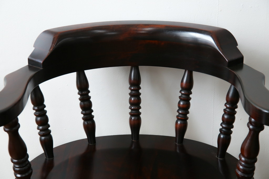 中古　美品　国産職人手作り　カバ材　品でクラシカルな佇まいがお洒落なキャプテンチェア2脚セット(アームチェア、ダイニングチェア、板座チェア、椅子、イス、バラ売り可能)(R-082741)