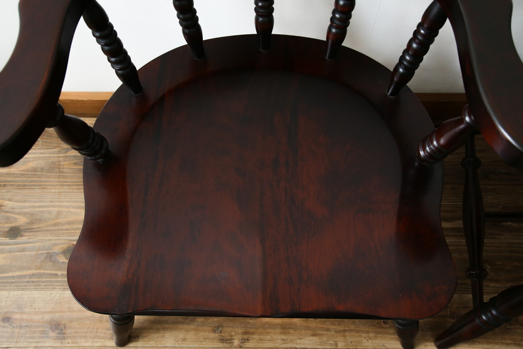 中古　美品　国産職人手作り　カバ材　品でクラシカルな佇まいがお洒落なキャプテンチェア2脚セット(アームチェア、ダイニングチェア、板座チェア、椅子、イス、バラ売り可能)(R-082741)