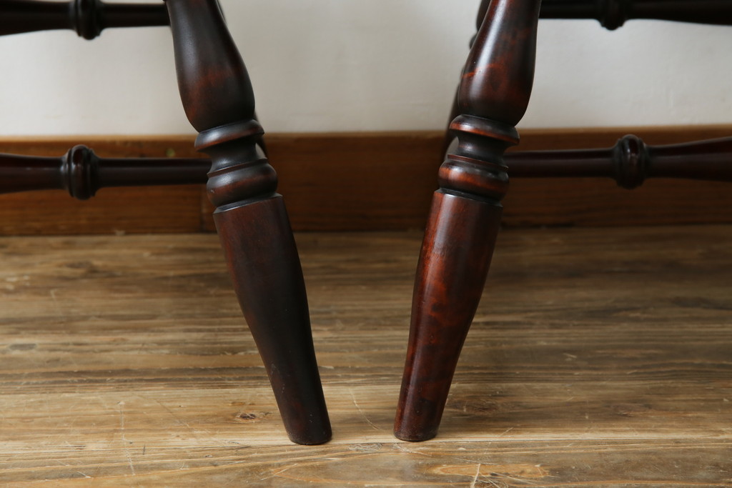 中古　美品　国産職人手作り　カバ材　品でクラシカルな佇まいがお洒落なキャプテンチェア2脚セット(アームチェア、ダイニングチェア、板座チェア、椅子、イス、バラ売り可能)(R-082741)