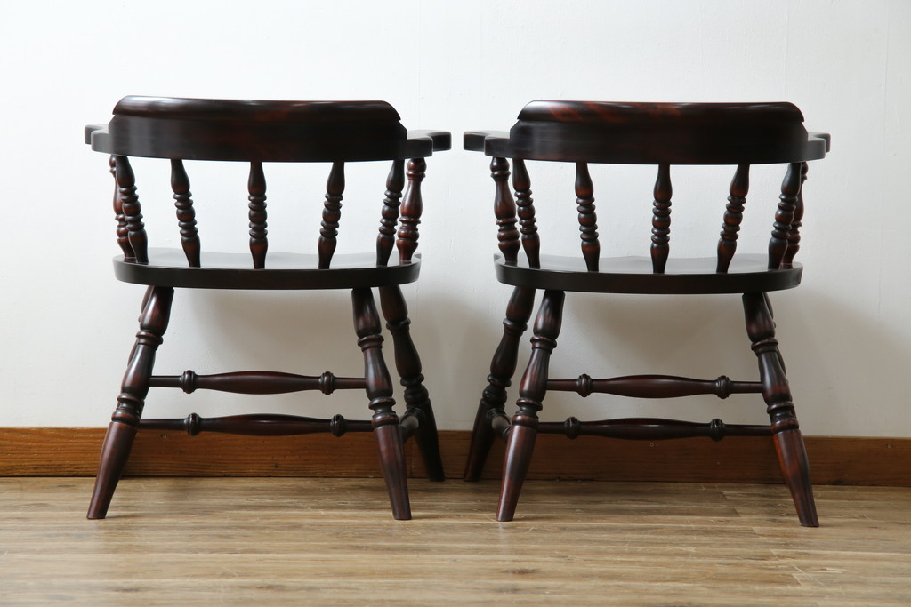 中古　美品　国産職人手作り　カバ材　品でクラシカルな佇まいがお洒落なキャプテンチェア2脚セット(アームチェア、ダイニングチェア、板座チェア、椅子、イス、バラ売り可能)(R-082741)