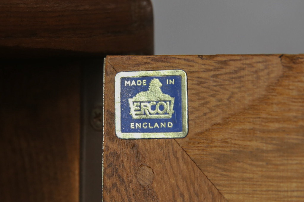 イギリスビンテージ　希少!!　ERCOL(アーコール)　美しい木目と滑らかに面取りされた扉が上品な雰囲気を醸し出すワードローブ(洋服タンス、収納棚、戸棚、キャビネット、ヴィンテージ、英国)(R-066300)