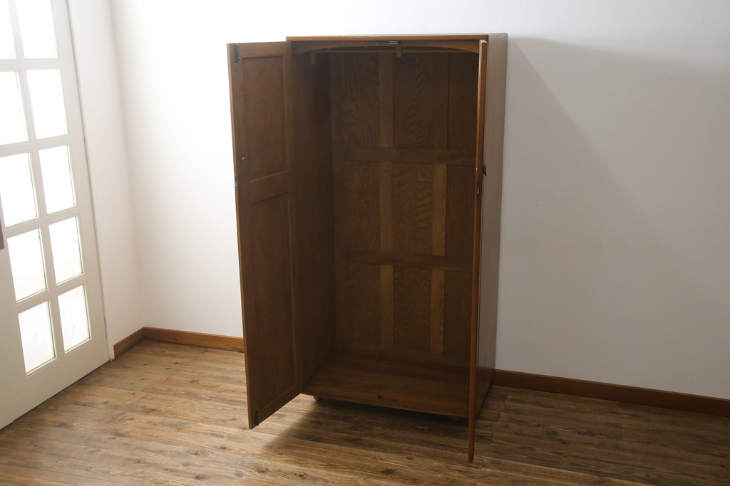 イギリスビンテージ　希少!!　ERCOL(アーコール)　美しい木目と滑らかに面取りされた扉が上品な雰囲気を醸し出すワードローブ(洋服タンス、収納棚、戸棚、キャビネット、ヴィンテージ、英国)(R-066300)