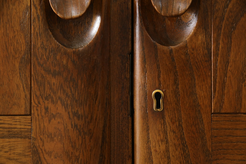 イギリスビンテージ　希少!!　ERCOL(アーコール)　美しい木目と滑らかに面取りされた扉が上品な雰囲気を醸し出すワードローブ(洋服タンス、収納棚、戸棚、キャビネット、ヴィンテージ、英国)(R-066300)