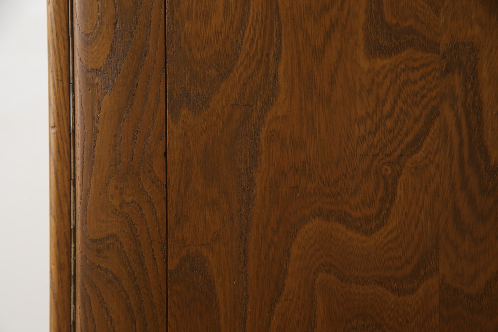 イギリスビンテージ　希少!!　ERCOL(アーコール)　美しい木目と滑らかに面取りされた扉が上品な雰囲気を醸し出すワードローブ(洋服タンス、収納棚、戸棚、キャビネット、ヴィンテージ、英国)(R-066300)