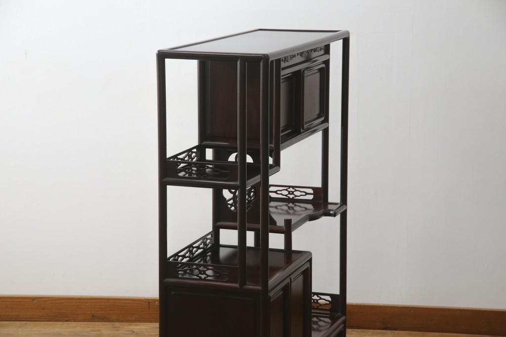 中古　美品　伝統工芸品　大阪唐木指物　中澤唐木　好斎作　紫檀(シタン)材　漆塗り　品のある佇まいが魅力の飾り棚(茶棚、違い棚、戸棚、収納棚)(R-075041)