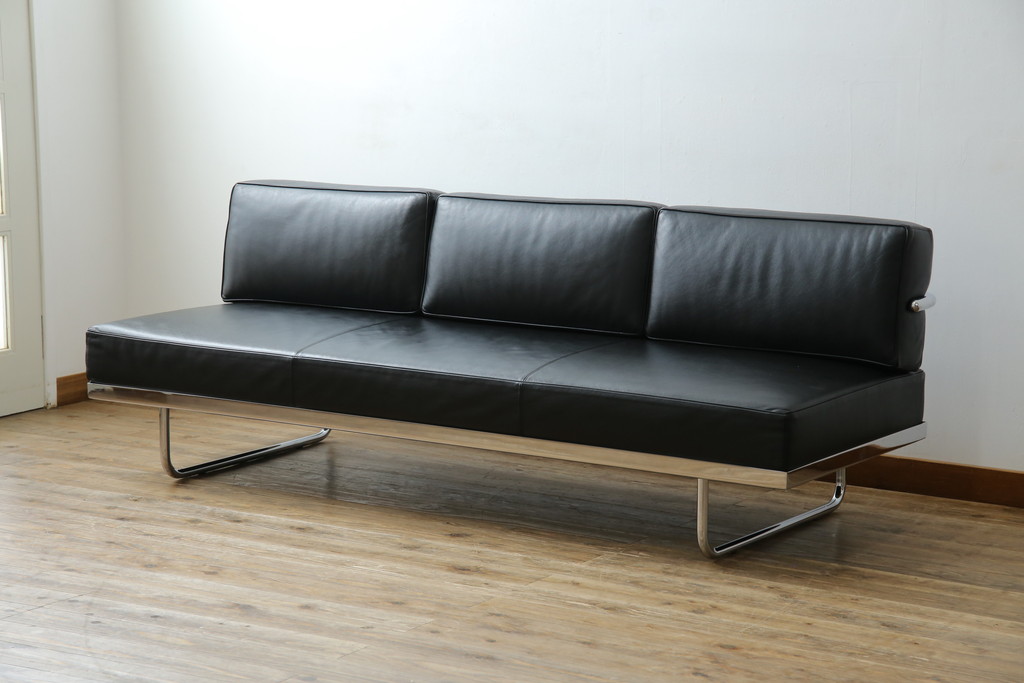 中古　美品　本革(レザー)　Cassina(カッシーナ)　Le Corbusier(ル・コルビュジエ)　LC5　シンプルモダンなデザインが素敵な3人掛けソファ(3Pソファ、三人掛け)(定価約174万円)(R-068572)