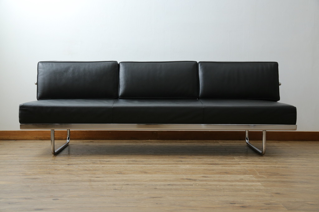 中古　美品　本革(レザー)　Cassina(カッシーナ)　Le Corbusier(ル・コルビュジエ)　LC5　シンプルモダンなデザインが素敵な3人掛けソファ(3Pソファ、三人掛け)(定価約174万円)(R-068572)
