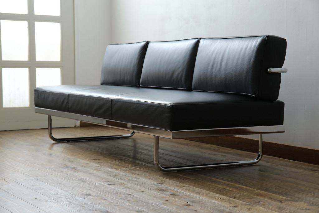中古　美品　本革(レザー)　Cassina(カッシーナ)　Le Corbusier(ル・コルビュジエ)　LC5　シンプルモダンなデザインが素敵な3人掛けソファ(3Pソファ、三人掛け)(定価約174万円)(R-068572)