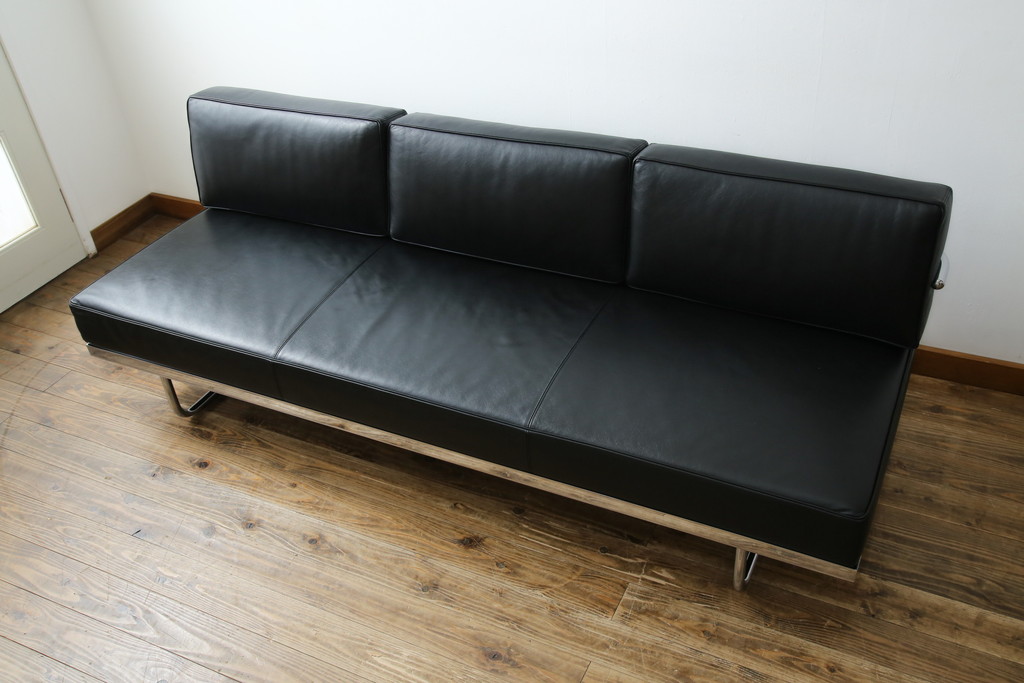 中古　美品　本革(レザー)　Cassina(カッシーナ)　Le Corbusier(ル・コルビュジエ)　LC5　シンプルモダンなデザインが素敵な3人掛けソファ(3Pソファ、三人掛け)(定価約174万円)(R-068572)