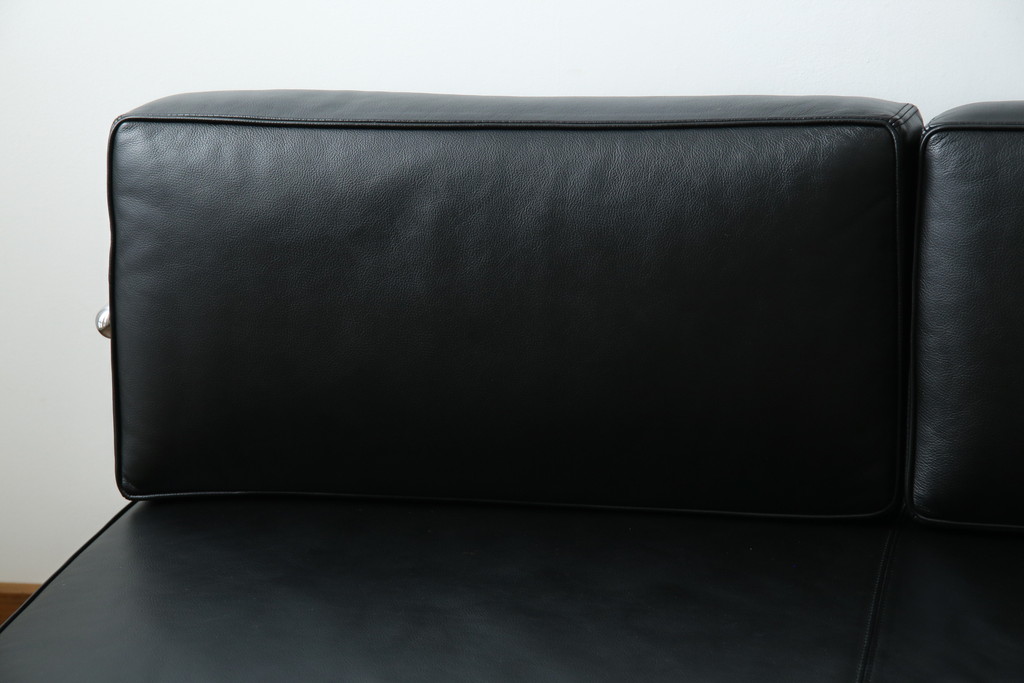 中古　美品　本革(レザー)　Cassina(カッシーナ)　Le Corbusier(ル・コルビュジエ)　LC5　シンプルモダンなデザインが素敵な3人掛けソファ(3Pソファ、三人掛け)(定価約174万円)(R-068572)