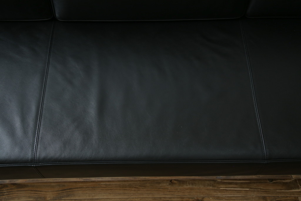 中古　美品　本革(レザー)　Cassina(カッシーナ)　Le Corbusier(ル・コルビュジエ)　LC5　シンプルモダンなデザインが素敵な3人掛けソファ(3Pソファ、三人掛け)(定価約174万円)(R-068572)