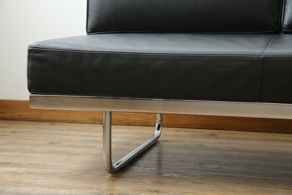 中古　美品　本革(レザー)　Cassina(カッシーナ)　Le Corbusier(ル・コルビュジエ)　LC5　シンプルモダンなデザインが素敵な3人掛けソファ(3Pソファ、三人掛け)(定価約174万円)(R-068572)