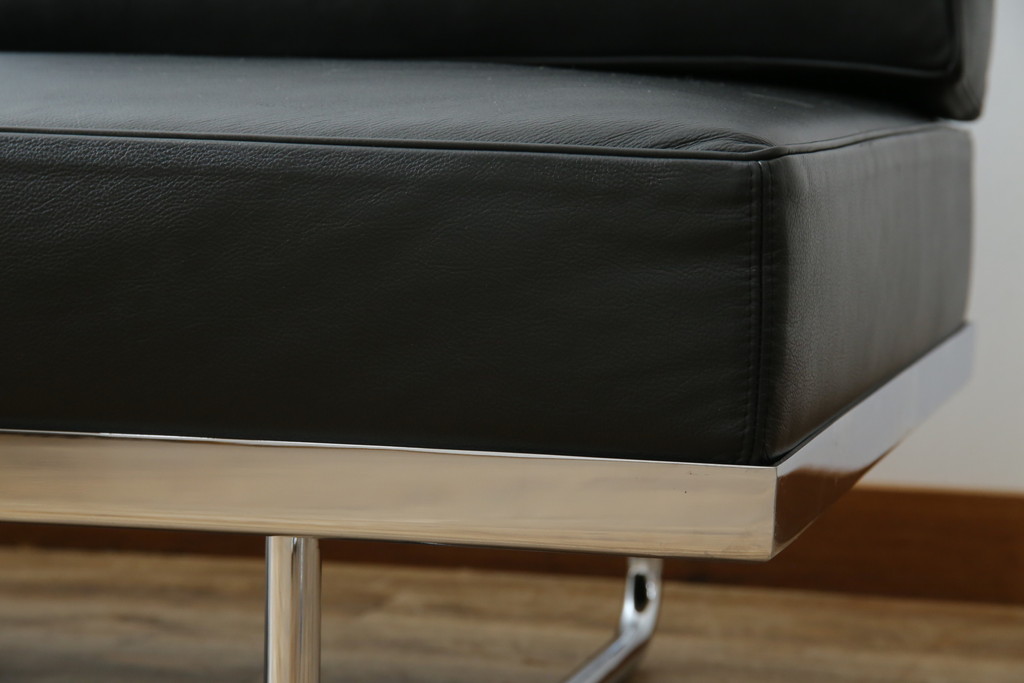中古　美品　本革(レザー)　Cassina(カッシーナ)　Le Corbusier(ル・コルビュジエ)　LC5　シンプルモダンなデザインが素敵な3人掛けソファ(3Pソファ、三人掛け)(定価約174万円)(R-068572)