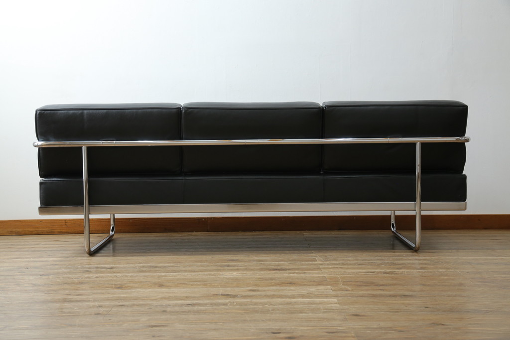 中古　美品　本革(レザー)　Cassina(カッシーナ)　Le Corbusier(ル・コルビュジエ)　LC5　シンプルモダンなデザインが素敵な3人掛けソファ(3Pソファ、三人掛け)(定価約174万円)(R-068572)